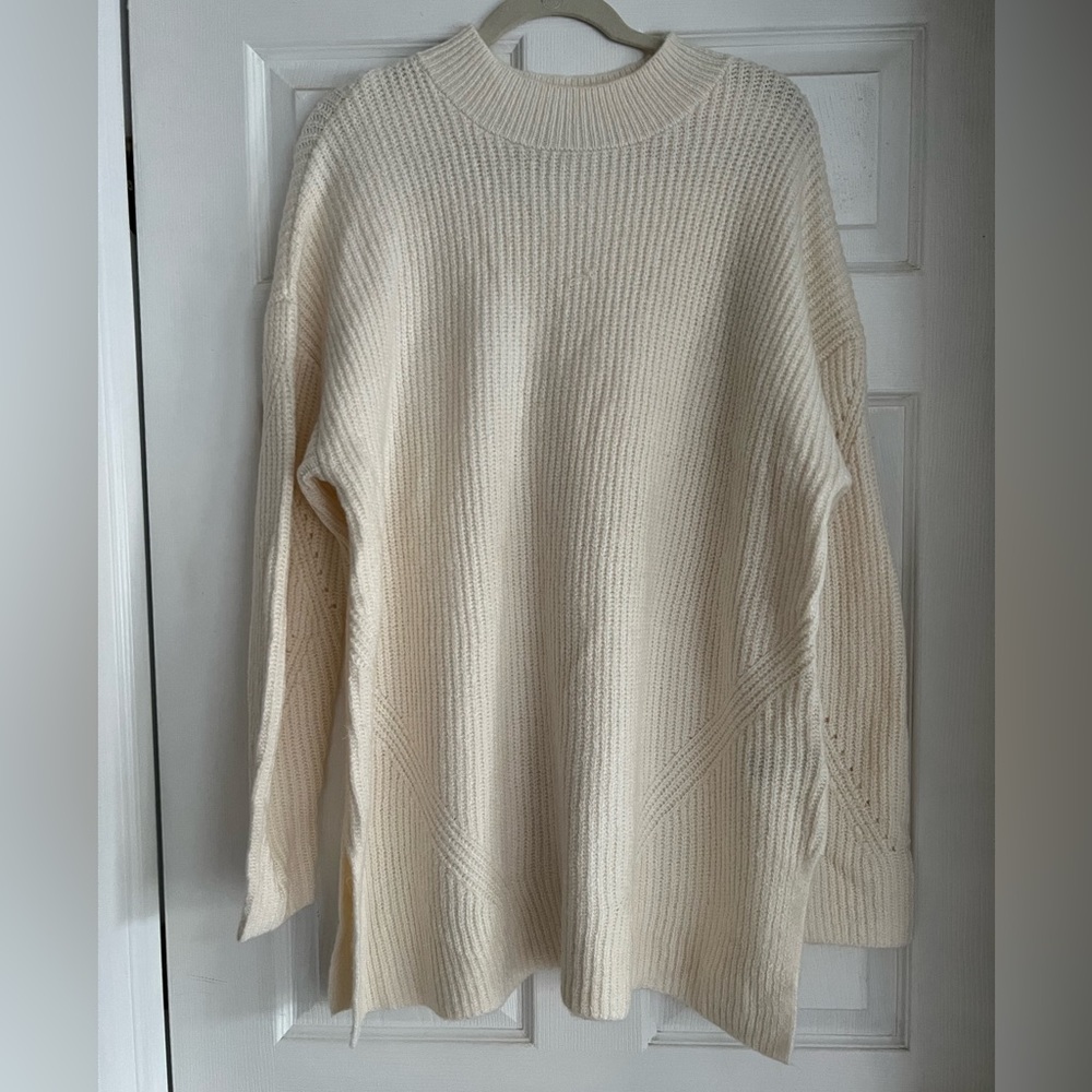 Old navy - cream colored sweater tunic length - size XL